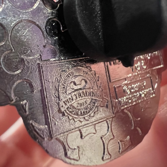 Disney Pin 2013 Duffy Bear Goofy Hat Hidden Mickey 1 Of 5 - Picture 3 of 5